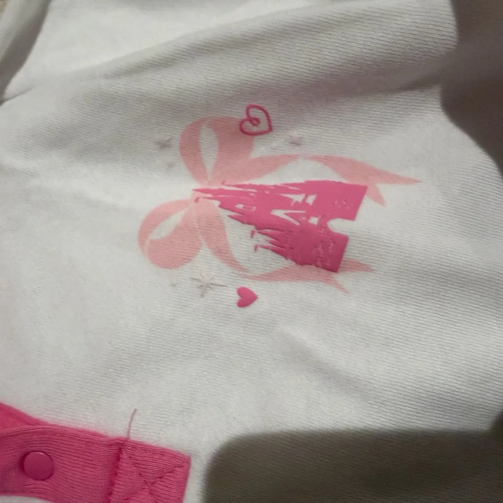 Disney parks valentine 2026 crewneck White and Pink Long Sleeve small - Picture 2 of 4